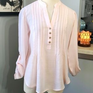 Zac& Rachel light‎ pink blouse with tab sleeves Hanley 4 button. Size small.